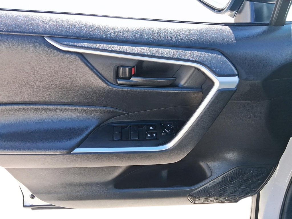 2024 Toyota RAV4 LE AWD in Stratford, Ontario - 11 - w1024h768px