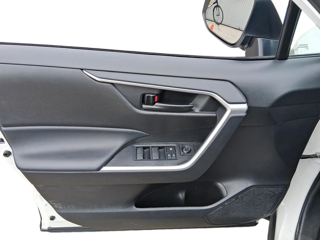 2024 Toyota RAV4 LE AWD in Stratford, Ontario - 11 - w1024h768px