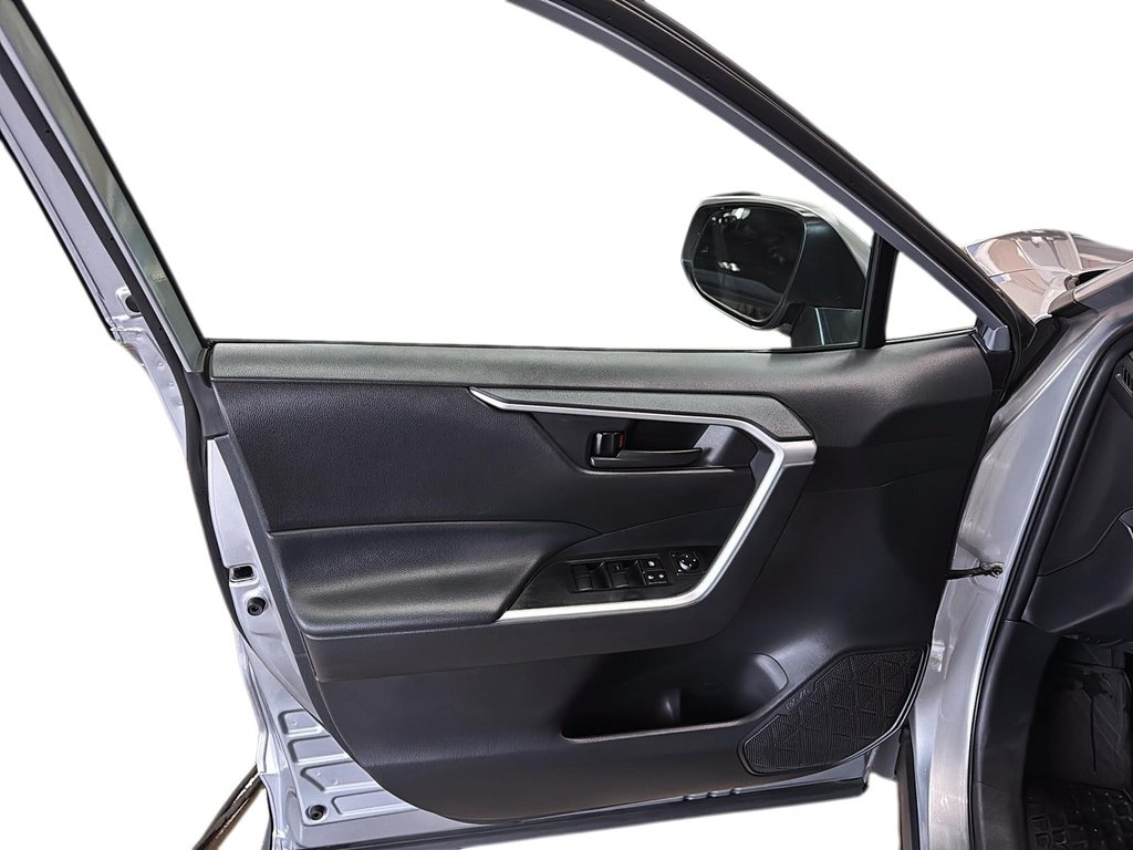 2024 Toyota RAV4 LE AWD in Stratford, Ontario - 10 - w1024h768px