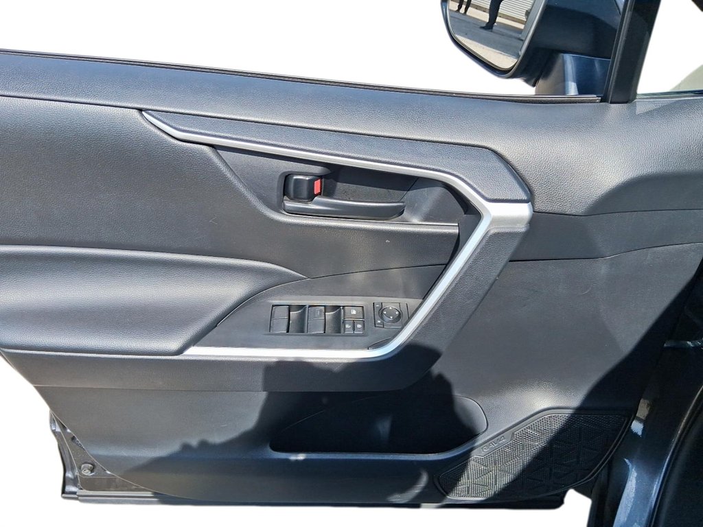 2024 Toyota RAV4 LE AWD in Stratford, Ontario - 11 - w1024h768px
