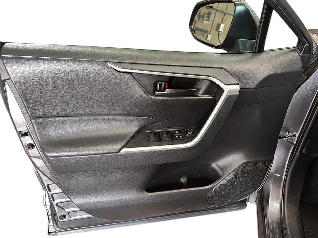 2024 Toyota RAV4 LE AWD in Stratford, Ontario - 10 - w1024h768px
