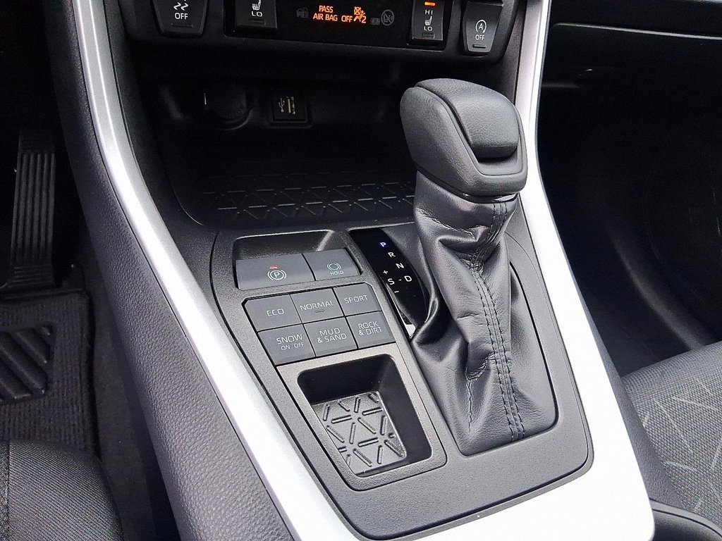 2025 Toyota RAV4 LE AWD in Stratford, Ontario - 16 - w1024h768px
