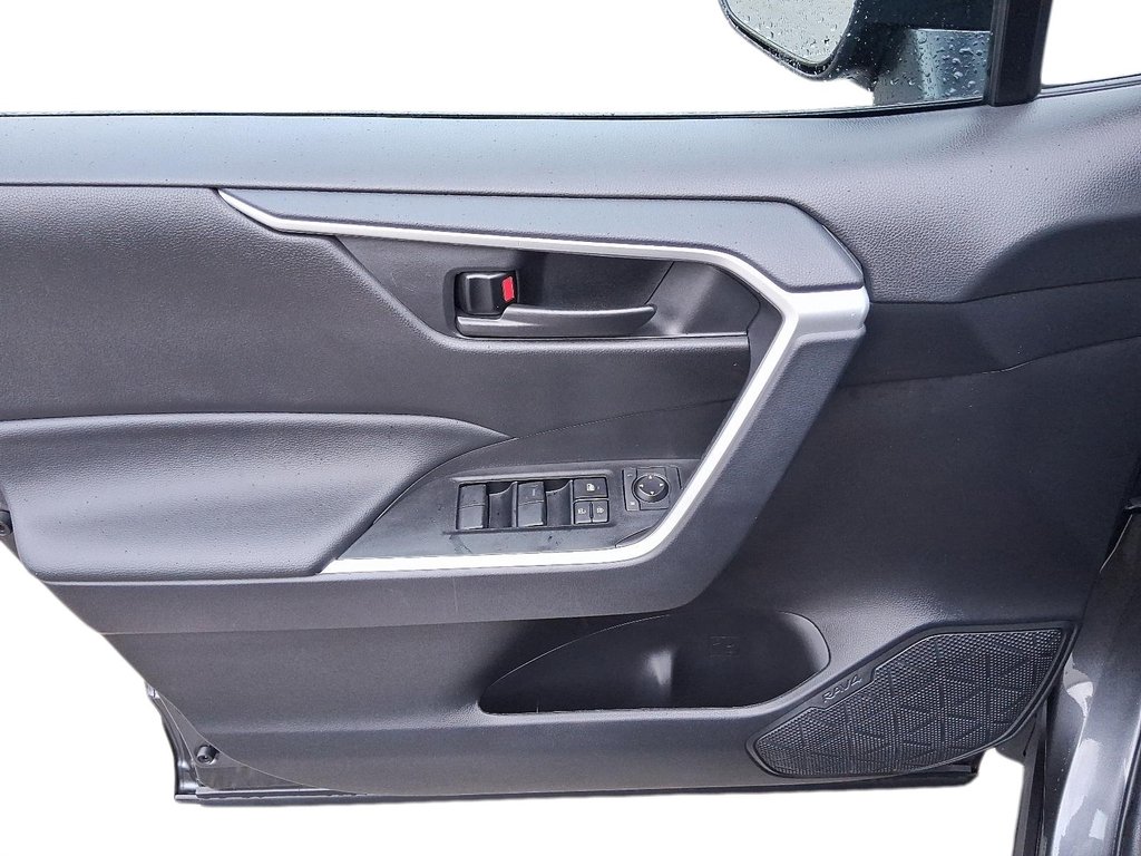 2025 Toyota RAV4 LE AWD in Stratford, Ontario - 11 - w1024h768px