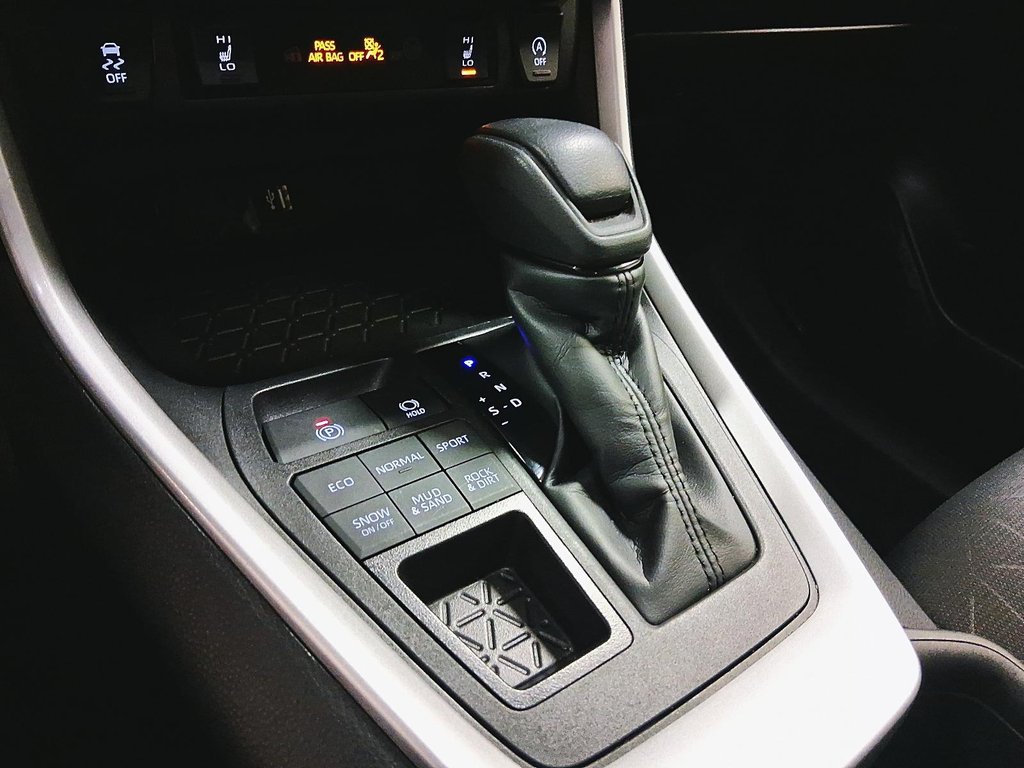 2025 Toyota RAV4 LE AWD in Stratford, Ontario - 17 - w1024h768px