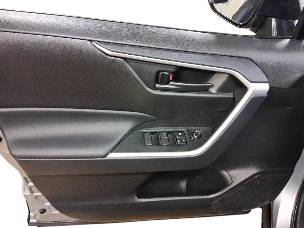 2025 Toyota RAV4 LE AWD in Stratford, Ontario - 12 - w1024h768px