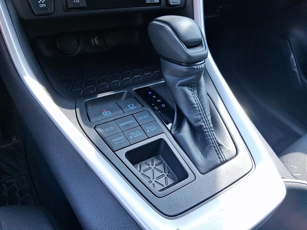 2025 Toyota RAV4 XLE AWD in Stratford, Ontario - 16 - w1024h768px
