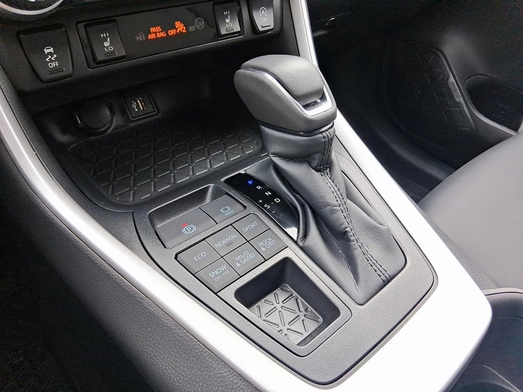 2025 Toyota RAV4 XLE AWD in Stratford, Ontario - 16 - w1024h768px