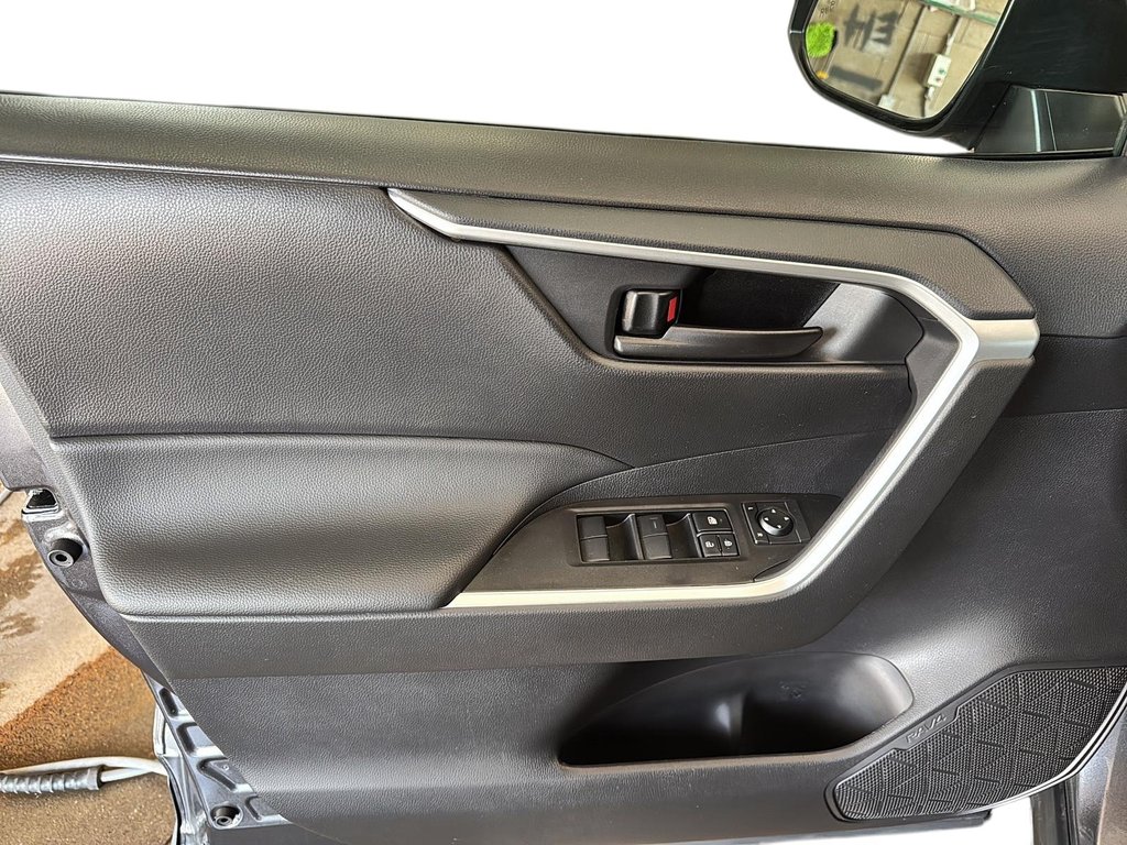 2025 Toyota RAV4 LE AWD in Stratford, Ontario - 10 - w1024h768px