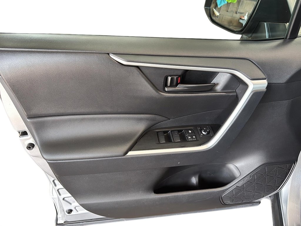 2025 Toyota RAV4 LE AWD in Stratford, Ontario - 10 - w1024h768px