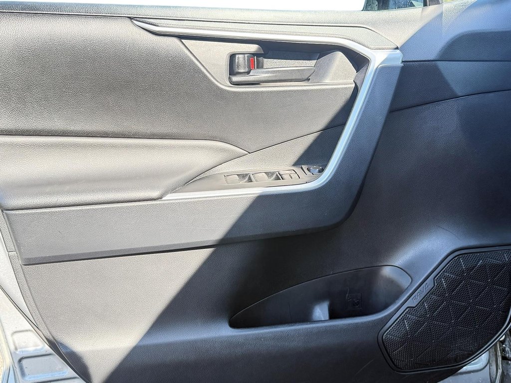 2025 Toyota RAV4 LE AWD in Stratford, Ontario - 10 - w1024h768px