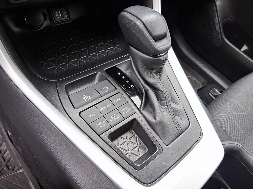 2025 Toyota RAV4 LE AWD in Stratford, Ontario - 17 - w1024h768px