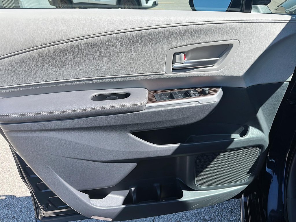 2024 Toyota Sienna Hybrid Sienna XLE 8-Pass in Stratford, Ontario - 10 - w1024h768px