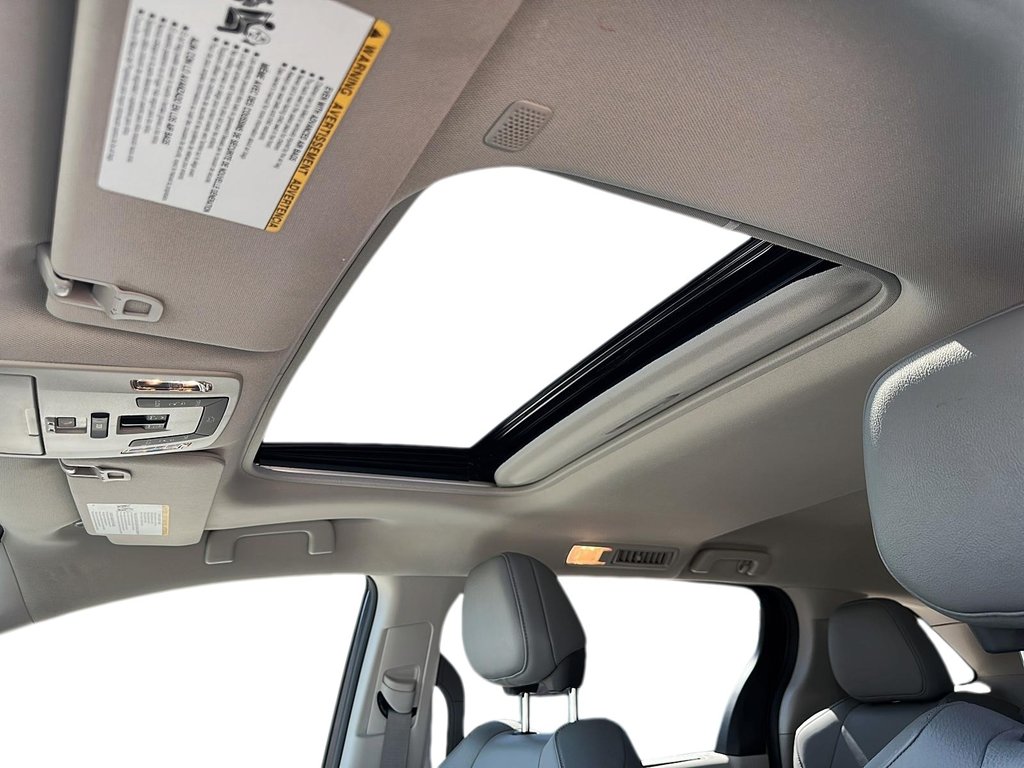 2024 Toyota Sienna Hybrid Sienna XLE 8-Pass in Stratford, Ontario - 15 - w1024h768px