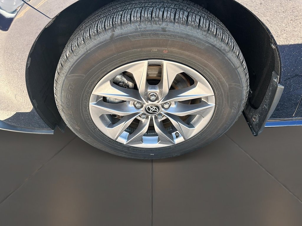 2024 Toyota Sienna Hybrid Sienna XLE 8-Pass in Stratford, Ontario - 7 - w1024h768px