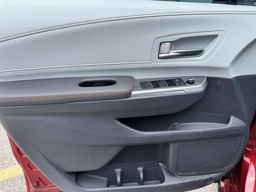 2024 Toyota Sienna Hybrid Sienna XSE AWD 7-Pass in Stratford, Ontario - 10 - w1024h768px
