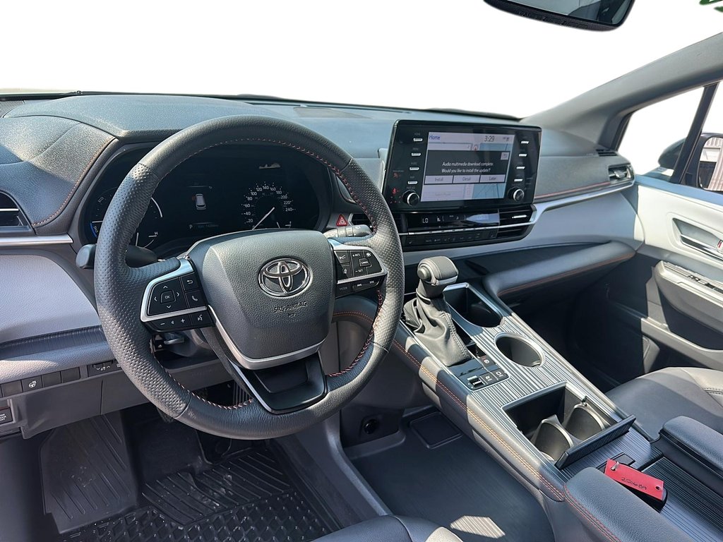 2024 Toyota Sienna Hybrid XSE 7-Pass in Stratford, Ontario - 9 - w1024h768px