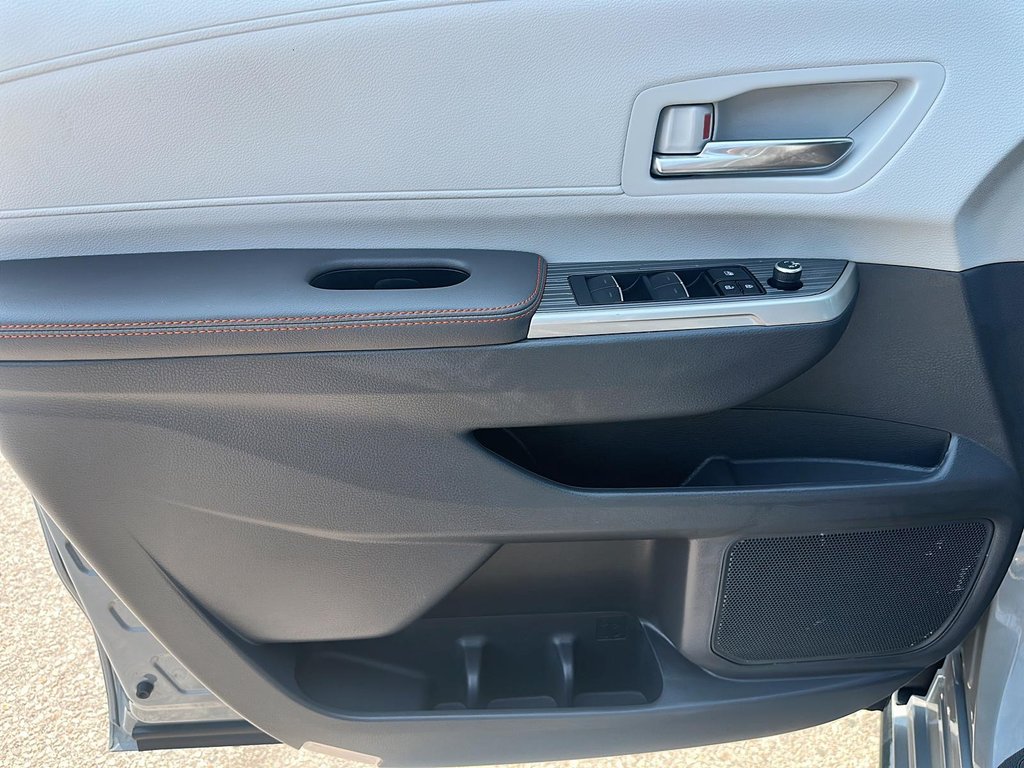 2024 Toyota Sienna Hybrid XSE 7-Pass in Stratford, Ontario - 10 - w1024h768px