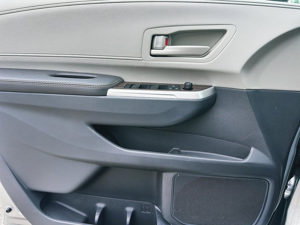 2024 Toyota Sienna Hybrid Sienna LE AWD 8-Pass in Stratford, Ontario - 10 - w1024h768px