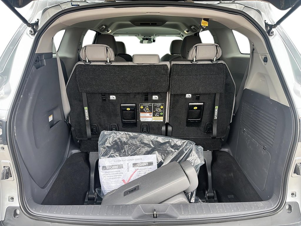 2024 Toyota Sienna Hybrid Sienna LE AWD 8-Pass in Stratford, Ontario - 6 - w1024h768px