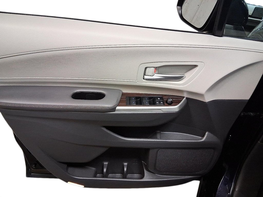2024 Toyota Sienna Hybrid Sienna XLE 8-Pass in Stratford, Ontario - 12 - w1024h768px