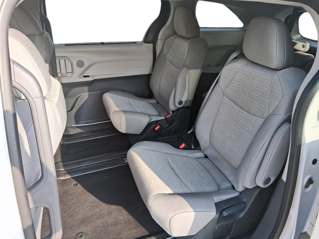 2024 Toyota Sienna Hybrid Sienna LE AWD 8-Pass in Stratford, Ontario - 9 - w1024h768px