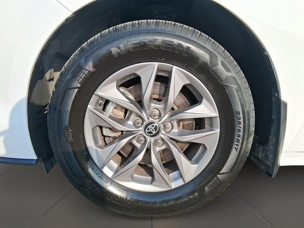 2024 Toyota Sienna Hybrid Sienna LE AWD 8-Pass in Stratford, Ontario - 7 - w1024h768px