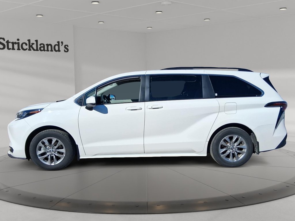 2024 Toyota Sienna Hybrid Sienna LE 8-Pass in Stratford, Ontario - 3 - w1024h768px
