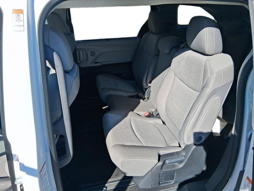 2024 Toyota Sienna Hybrid Sienna LE 8-Pass in Stratford, Ontario - 9 - w1024h768px