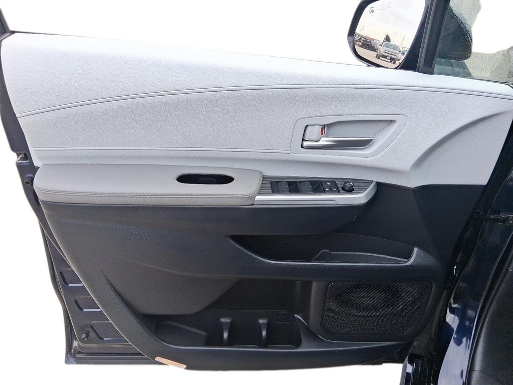2025 Toyota Sienna Hybrid Sienna XLE 8-Pass in Stratford, Ontario - 13 - w1024h768px