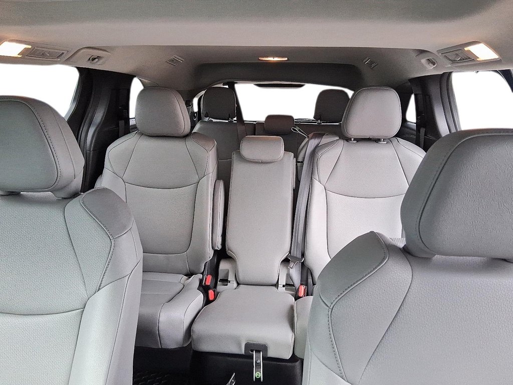 2025 Toyota Sienna Hybrid Sienna XLE 8-Pass in Stratford, Ontario - 11 - w1024h768px