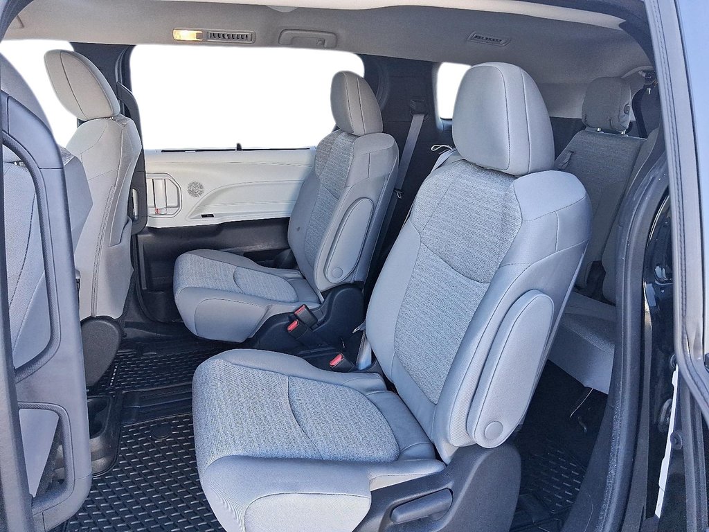 2025 Toyota Sienna Hybrid Sienna LE AWD 8-Pass in Stratford, Ontario - 9 - w1024h768px