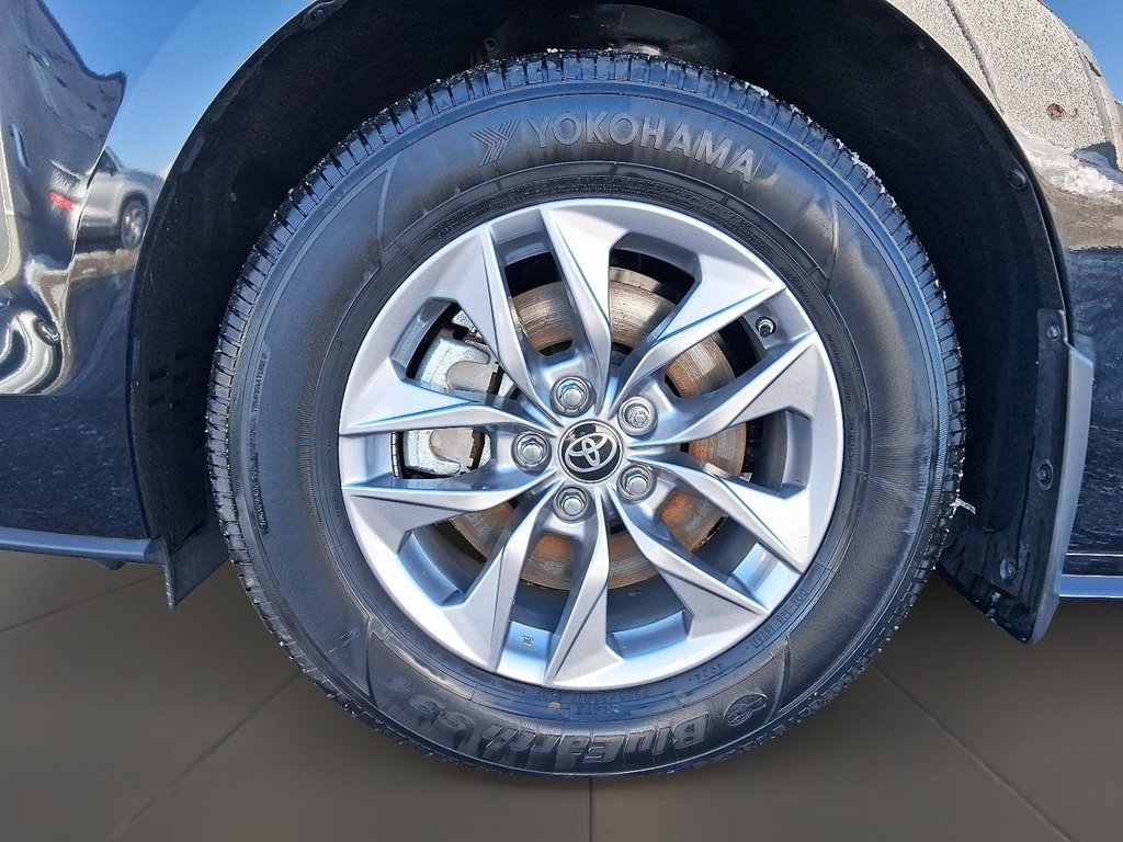 2025 Toyota Sienna Hybrid Sienna LE AWD 8-Pass in Stratford, Ontario - 7 - w1024h768px