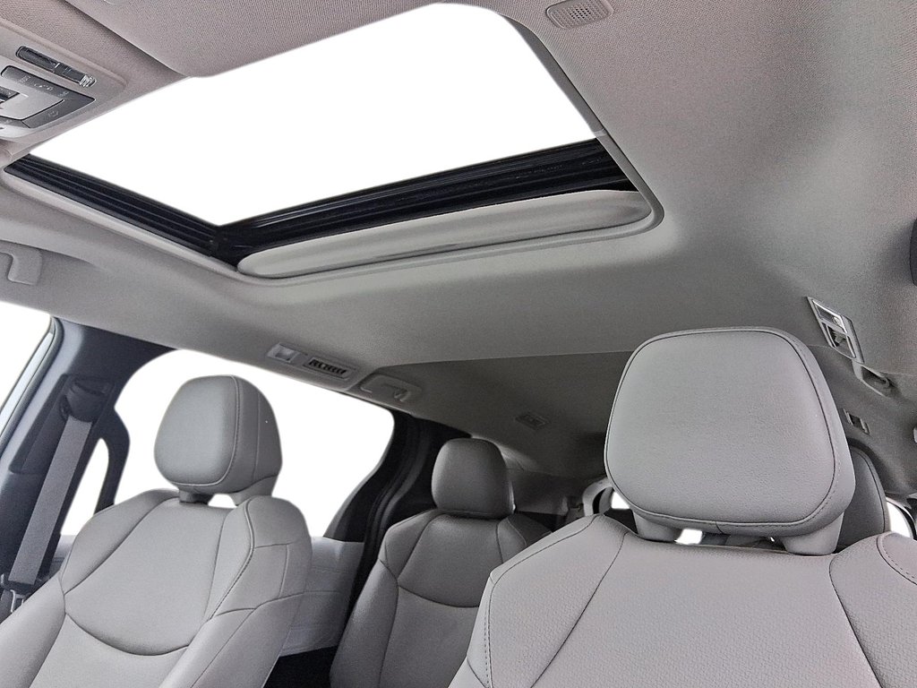 2025 Toyota Sienna Hybrid Sienna XLE 8-Pass in Stratford, Ontario - 18 - w1024h768px