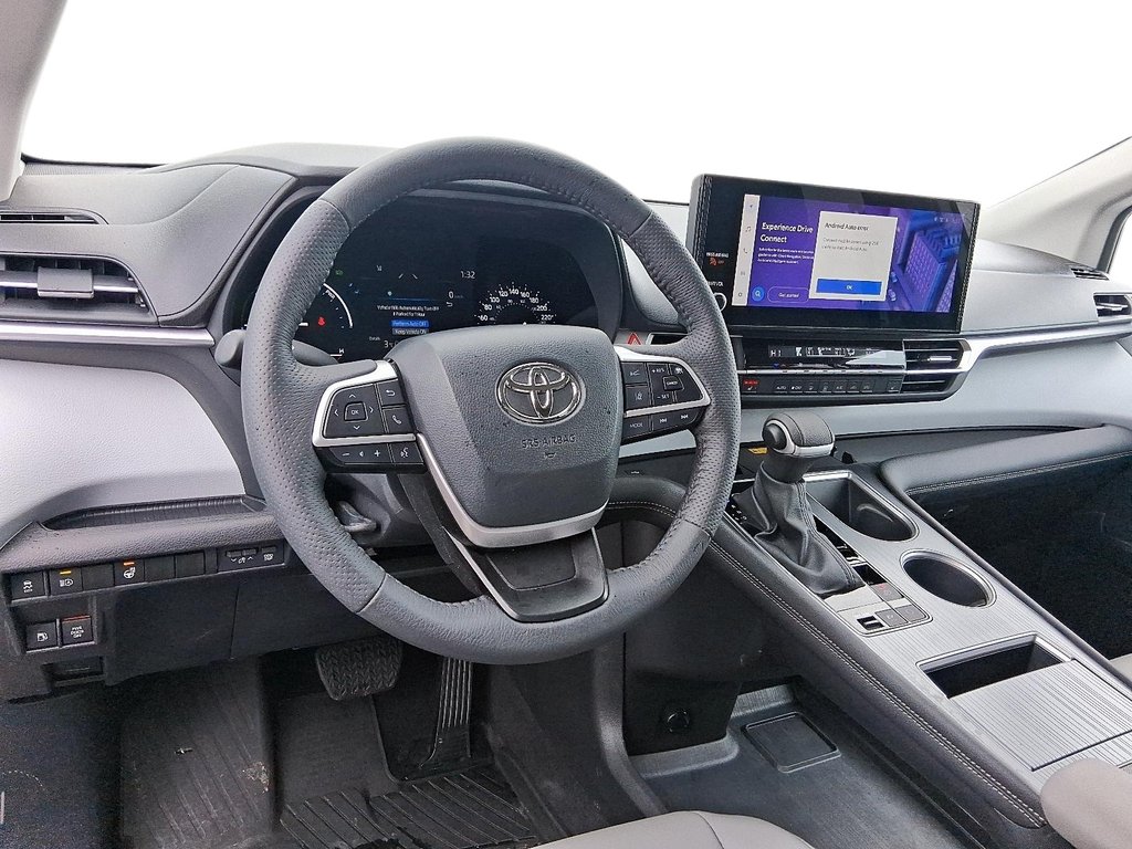 2025 Toyota Sienna Hybrid Sienna XLE 8-Pass in Stratford, Ontario - 11 - w1024h768px