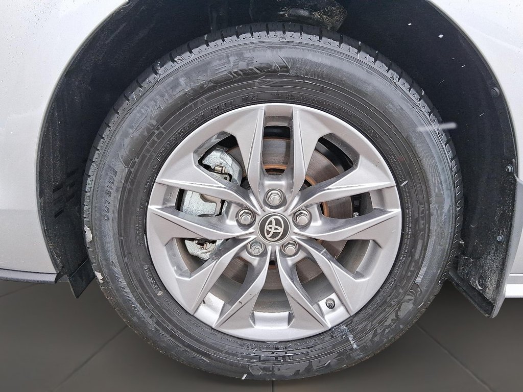 2025 Toyota Sienna Hybrid Sienna XLE 8-Pass in Stratford, Ontario - 7 - w1024h768px