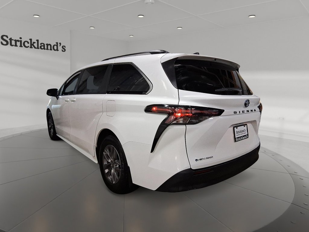 2025 Toyota Sienna Hybrid Sienna LE AWD 8-Pass in Stratford, Ontario - 4 - w1024h768px
