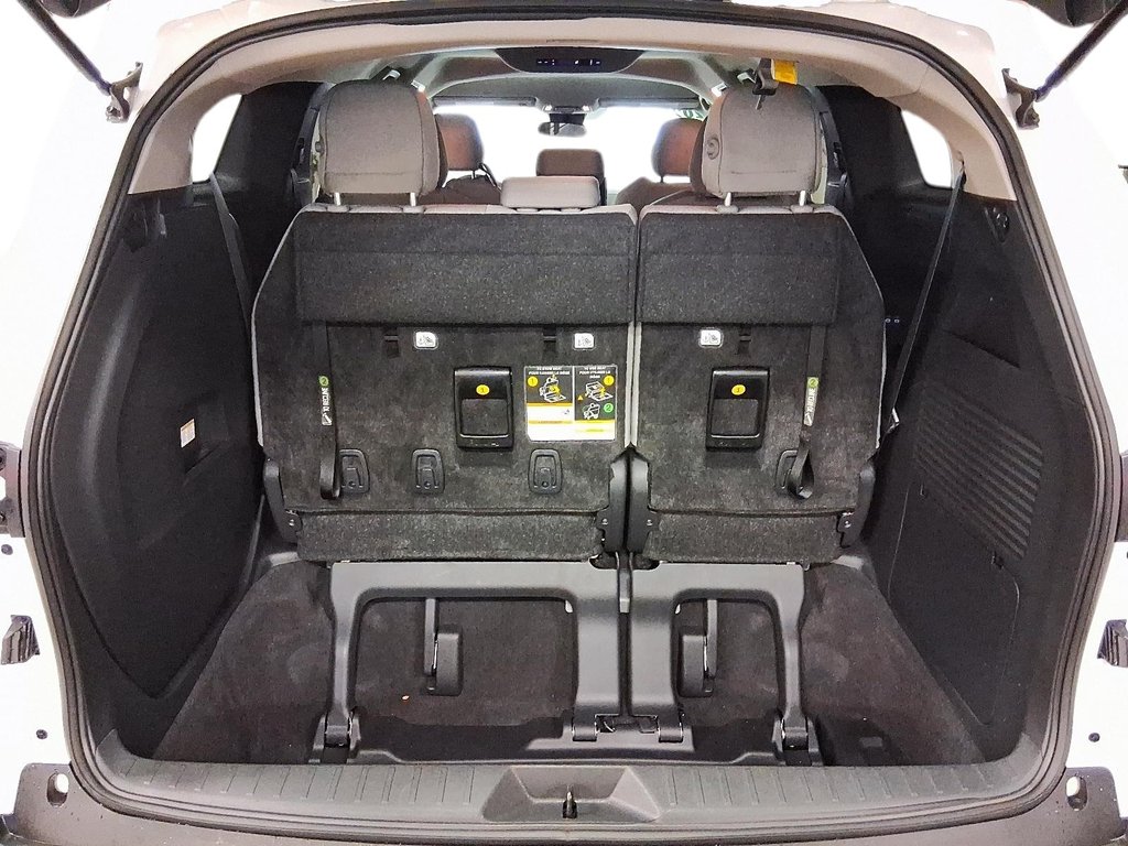 2025 Toyota Sienna Hybrid Sienna LE AWD 8-Pass in Stratford, Ontario - 6 - w1024h768px