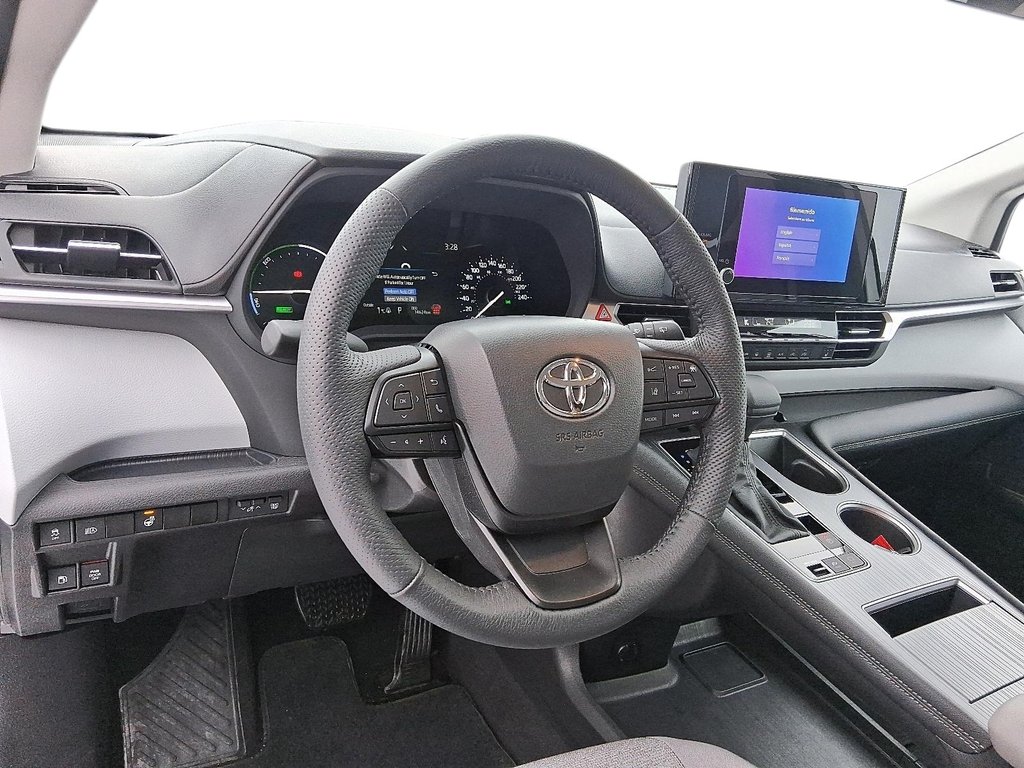 2025 Toyota Sienna Hybrid Sienna LE AWD 8-Pass in Stratford, Ontario - 11 - w1024h768px