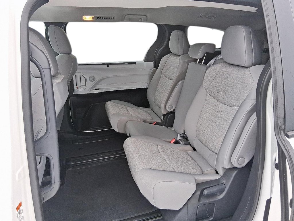 2025 Toyota Sienna Hybrid Sienna LE AWD 8-Pass in Stratford, Ontario - 9 - w1024h768px