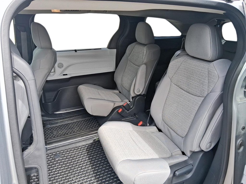 2025 Toyota Sienna Hybrid Sienna LE AWD 8-Pass in Stratford, Ontario - 9 - w1024h768px