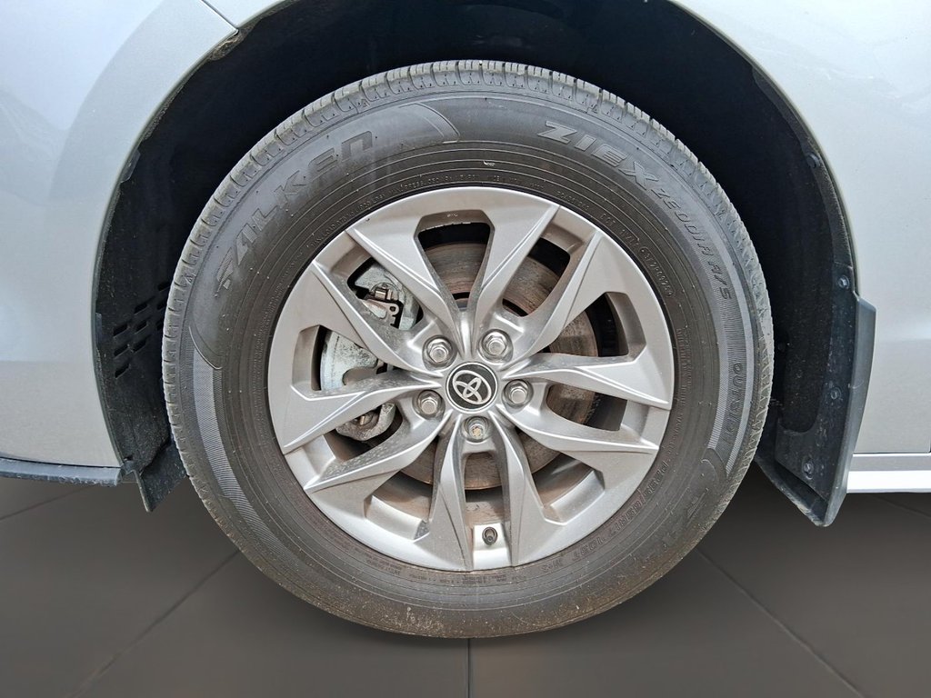 2025 Toyota Sienna Hybrid Sienna LE AWD 8-Pass in Stratford, Ontario - 7 - w1024h768px