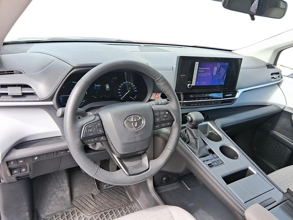 2025 Toyota Sienna Hybrid Sienna LE AWD 8-Pass in Stratford, Ontario - 11 - w1024h768px