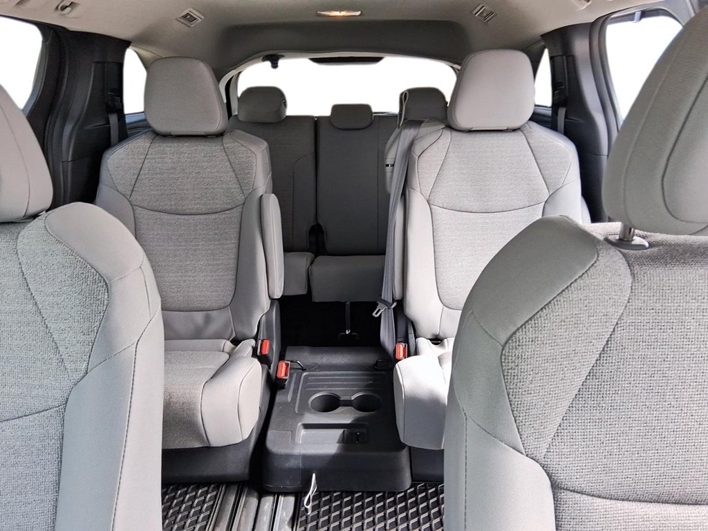 2025 Toyota Sienna Hybrid Sienna LE AWD 8-Pass in Stratford, Ontario - 10 - w1024h768px