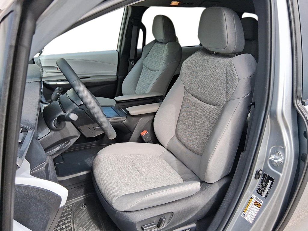 2025 Toyota Sienna Hybrid Sienna LE AWD 8-Pass in Stratford, Ontario - 8 - w1024h768px