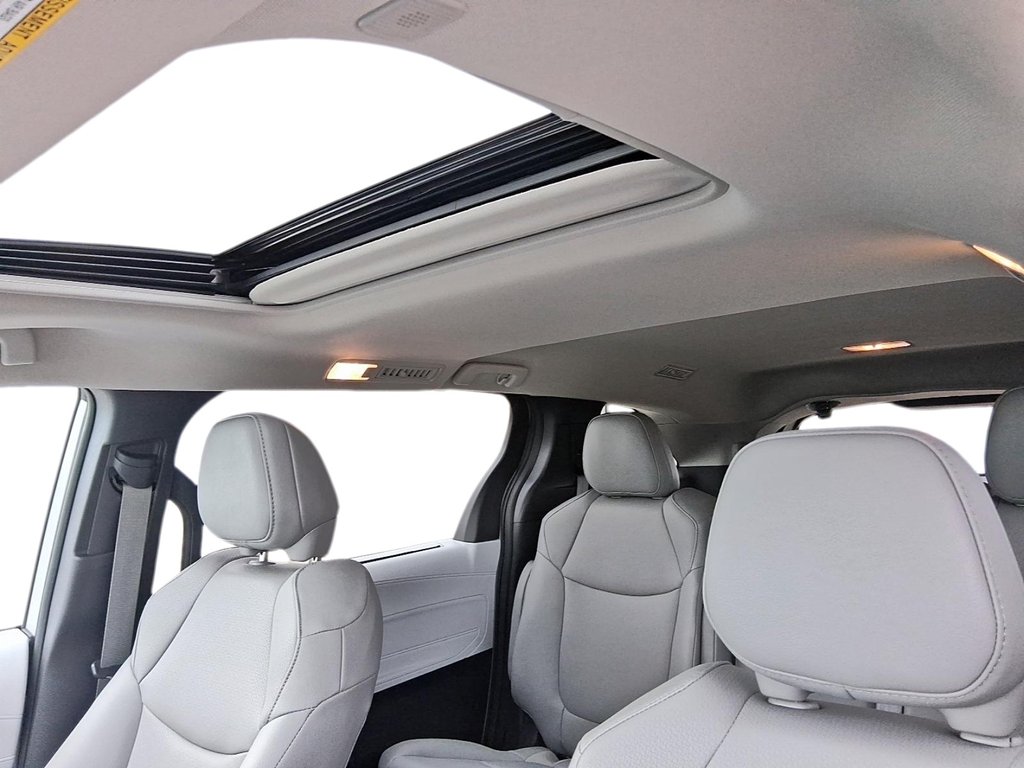 2025 Toyota Sienna Hybrid Sienna XLE 8-Pass in Stratford, Ontario - 19 - w1024h768px