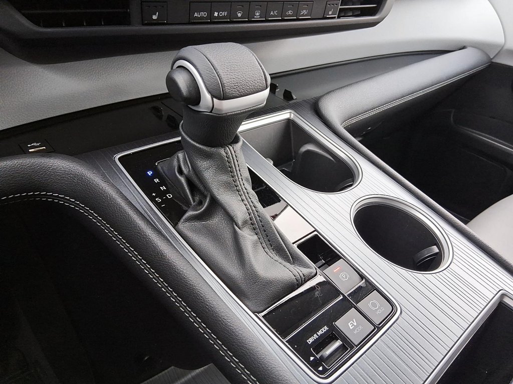 2025 Toyota Sienna Hybrid Sienna XLE 8-Pass in Stratford, Ontario - 18 - w1024h768px