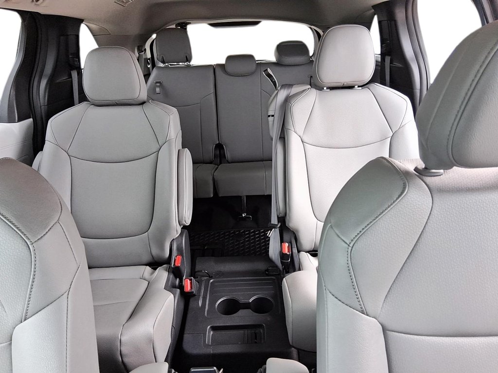 2025 Toyota Sienna Hybrid Sienna XLE 8-Pass in Stratford, Ontario - 10 - w1024h768px