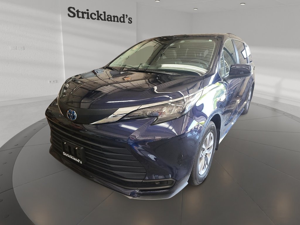2025 Toyota Sienna Hybrid Sienna XLE 8-Pass in Stratford, Ontario - 1 - w1024h768px
