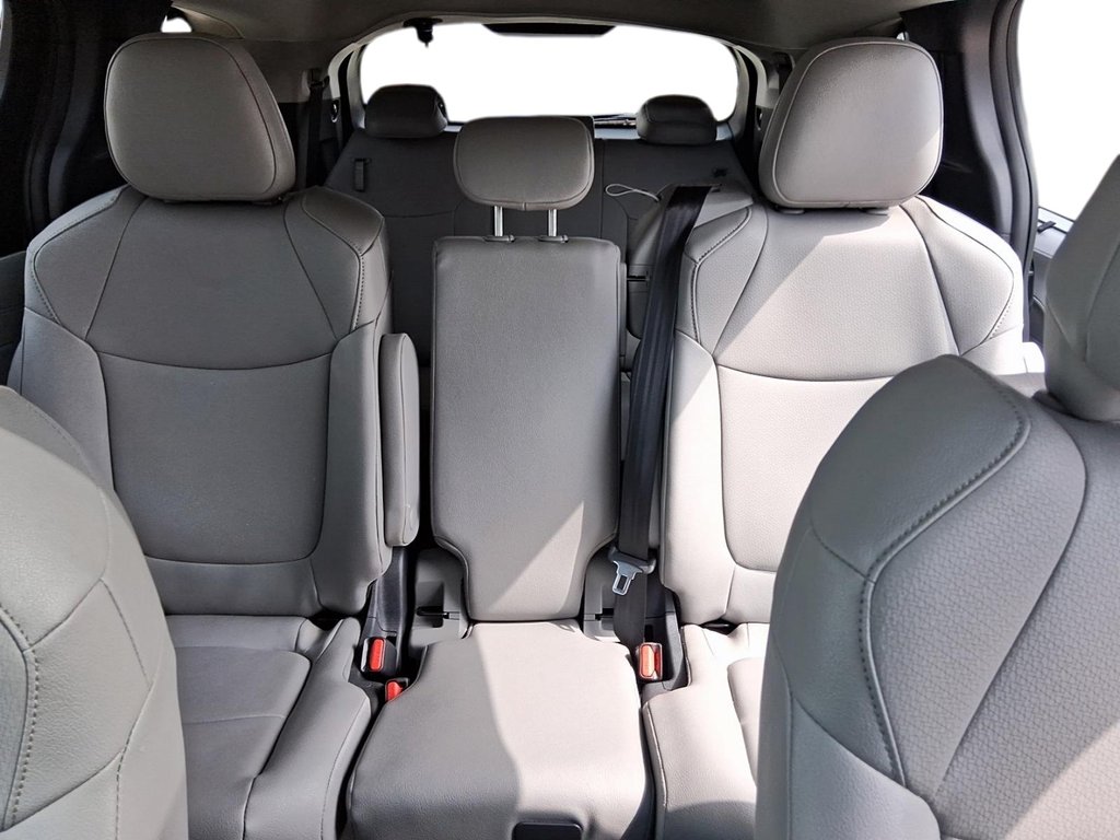 2026 Toyota Sienna Hybrid Sienna XLE 8-Pass in Stratford, Ontario - 10 - w1024h768px
