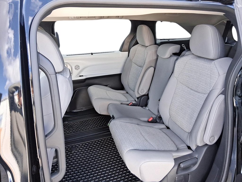 2026 Toyota Sienna Hybrid Sienna LE AWD 8-Pass in Stratford, Ontario - 9 - w1024h768px